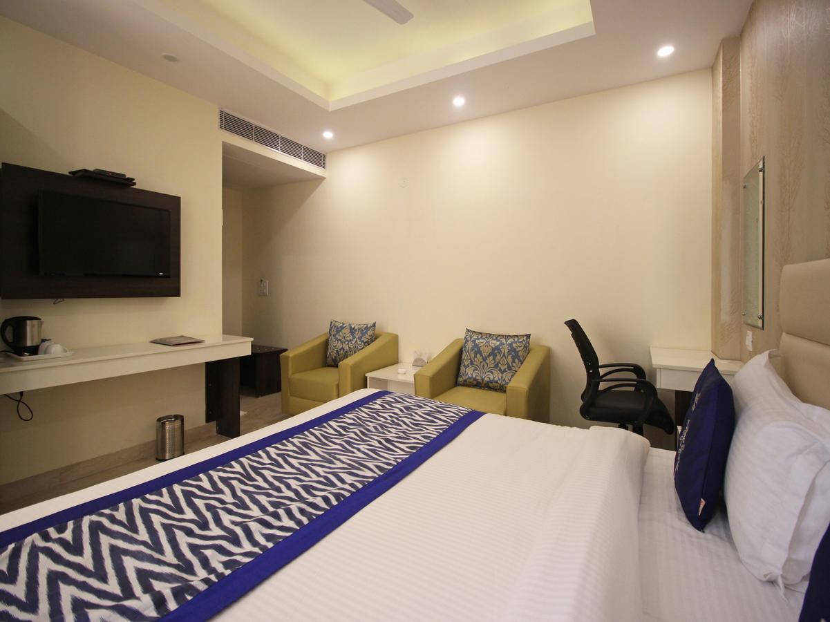Oyo 8132 Hotel Kukreja Dehradun Esterno foto