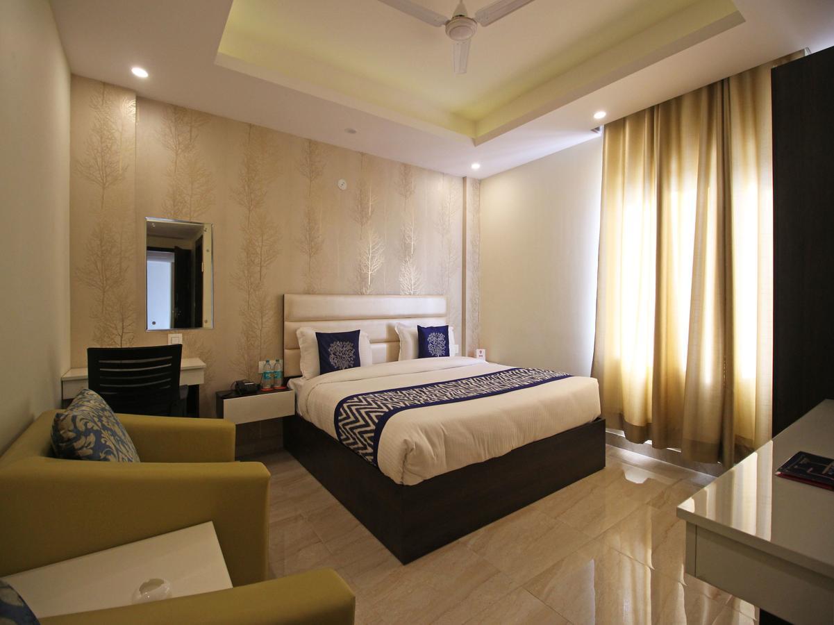 Oyo 8132 Hotel Kukreja Dehradun Esterno foto