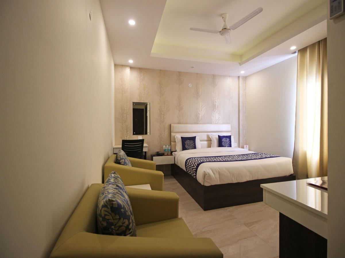 Oyo 8132 Hotel Kukreja Dehradun Esterno foto