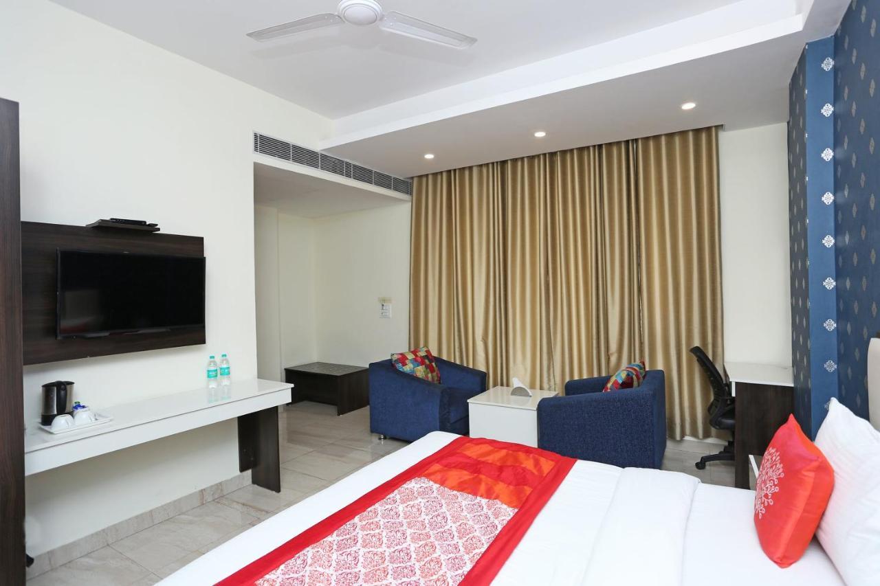 Oyo 8132 Hotel Kukreja Dehradun Esterno foto