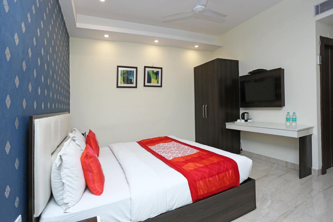 Oyo 8132 Hotel Kukreja Dehradun Esterno foto