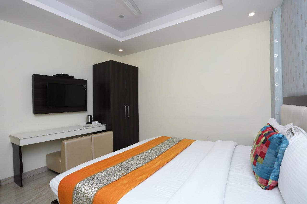 Oyo 8132 Hotel Kukreja Dehradun Esterno foto
