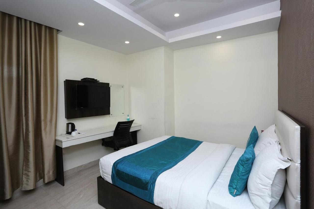 Oyo 8132 Hotel Kukreja Dehradun Esterno foto
