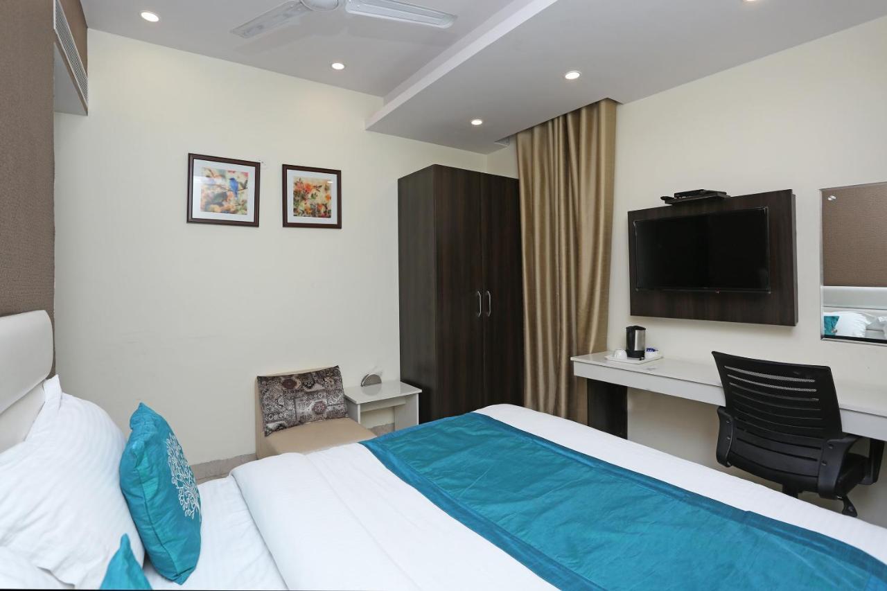 Oyo 8132 Hotel Kukreja Dehradun Esterno foto